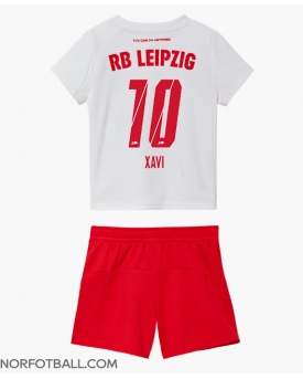 Billige Fotballdrakt RB Leipzig Xavi Simons #10 Replika Hjemmedraktsett Barn 2025-26 Kortermet (med bukser)